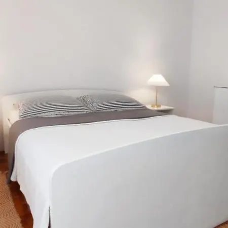 Apartment Amazing Seaview With A Balcony Near The - Kneza Trpimira I *
